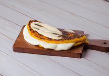 Load image into Gallery viewer, Combo Cachapas 6 unids con Queso de Mano - Tequenos Xpress