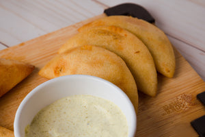 Empanadas Venezolanas (PRECOCIDAS) Estuche de 4 unids. - Tequenos Xpress