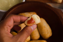 Load image into Gallery viewer, Tequeños de Guayaba y Queso - Tequenos Xpress